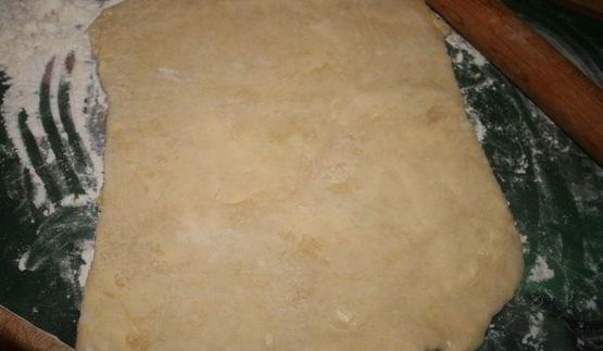 хрустящие корзинки с курицей из домашнего слоеного теста