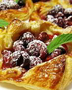 Слоеное тесто с вишней