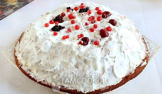 бисквитный торт панчо со сливочным кремом и ягодами