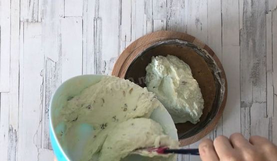 йогуртовый фисташковый торт с жимолостью