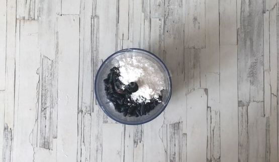 йогуртовый фисташковый торт с жимолостью