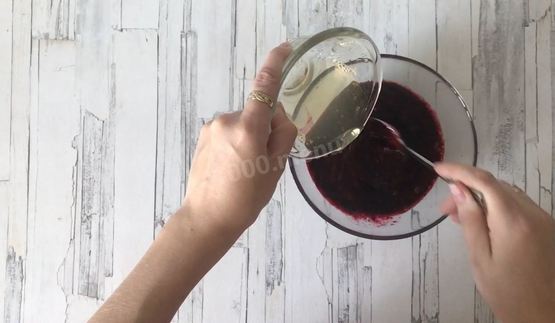 йогуртовый фисташковый торт с жимолостью