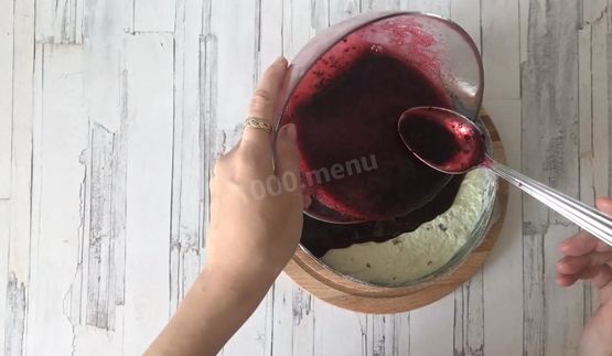 йогуртовый фисташковый торт с жимолостью