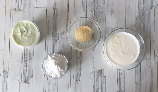 йогуртовый фисташковый торт с жимолостью