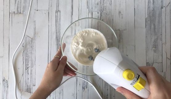 йогуртовый фисташковый торт с жимолостью