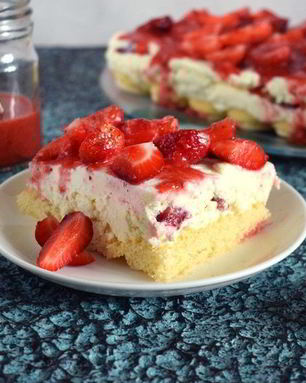 Клубничный торт с белым шоколадом