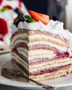 Креп-торт с творожно-сливочным кремом и ягодами