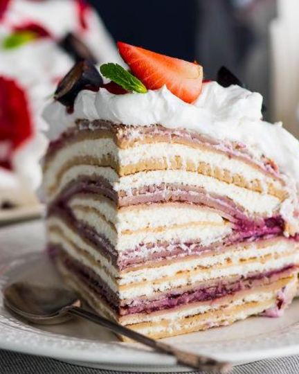 Рецепт креп-торта с творожно-сливочным кремом и ягодами