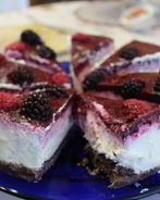 Миндальный торт с малиной