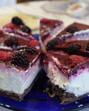 Миндальный торт с малиной