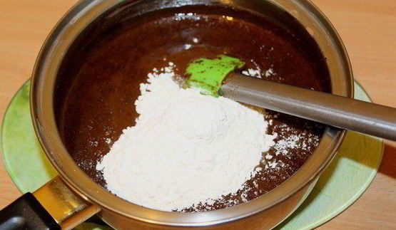 шоколадно-малиновый торт с творожно-сливочным кремом