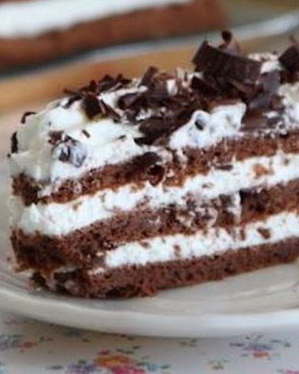Рецепт шоколадного торта без муки со взбитыми сливками