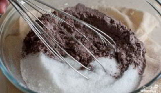 шоколадный торт с печеньем