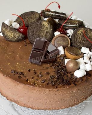 Торт из крошки печенья с выпечкой