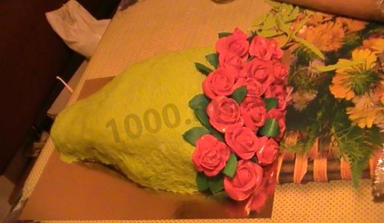 торт с бантом из мастики букет роз