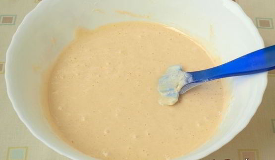 желейно-бисквитный торт с клубникой и малиной