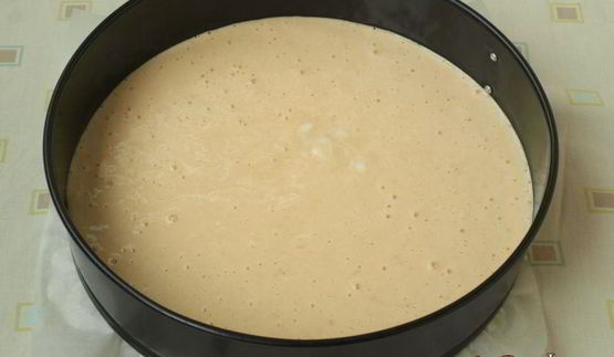 желейно-бисквитный торт с клубникой и малиной