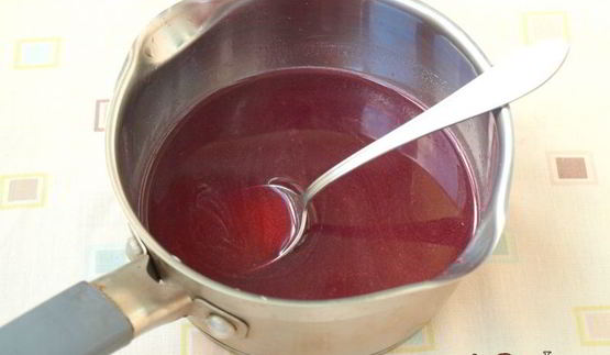 желейно-бисквитный торт с клубникой и малиной