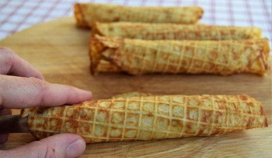 банановые вафли с кремом из фиников и орехов