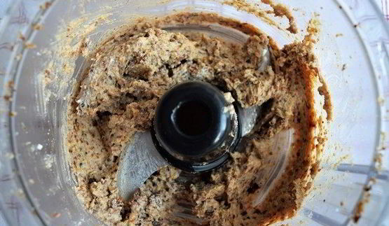 банановые вафли с кремом из фиников и орехов