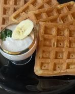 Бельгийские вафли с корицей и банановым кремом