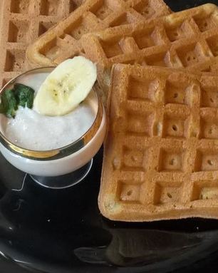Бельгийские вафли с корицей и банановым кремом