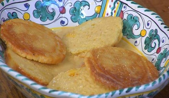 вафли из бриоши с клубникой и земляникой