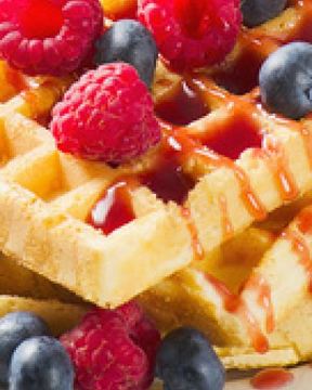 Вафли с черникой и малиной