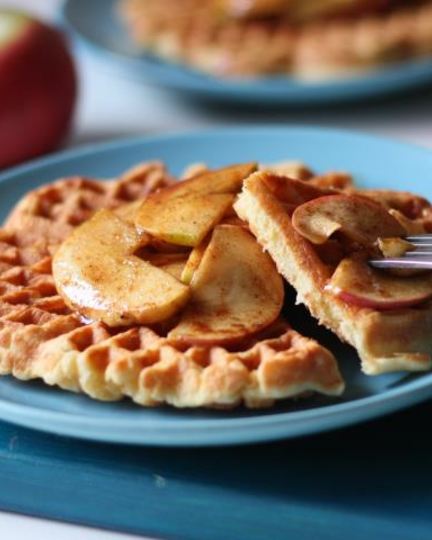 Рецепт вафель с пряными яблоками