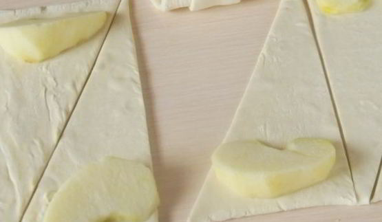 яблочные слойки со сладкой карамелью