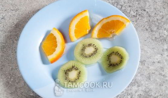 большие эклеры с фруктами