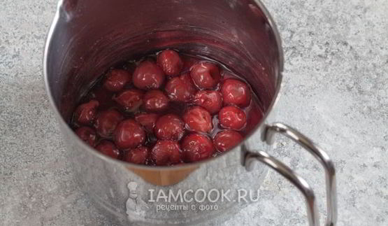 большие эклеры с фруктами