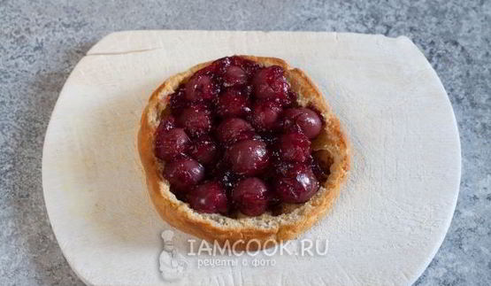 большие эклеры с фруктами