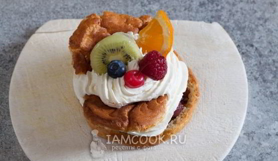 большие эклеры с фруктами