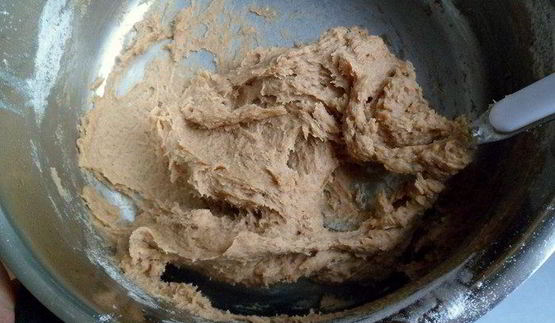 мини-торт из мокко-профитролей со сливочным кремом, кофейным муссом и белым шоколадом