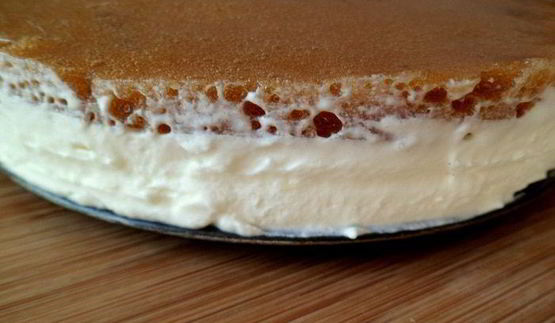 мини-торт из мокко-профитролей со сливочным кремом, кофейным муссом и белым шоколадом