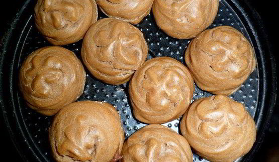 мини-торт из мокко-профитролей со сливочным кремом, кофейным муссом и белым шоколадом