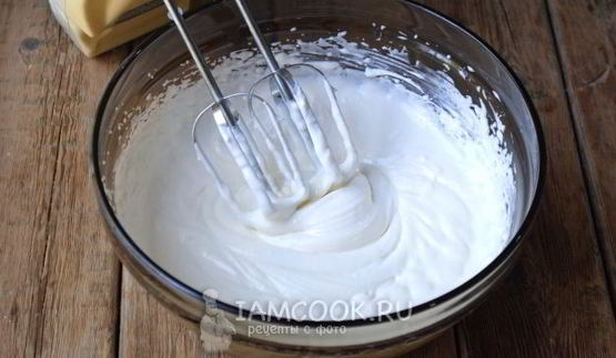 торт из профитролей со сметанным кремом