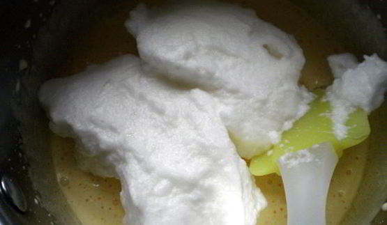 торт с профитролями и хурмой