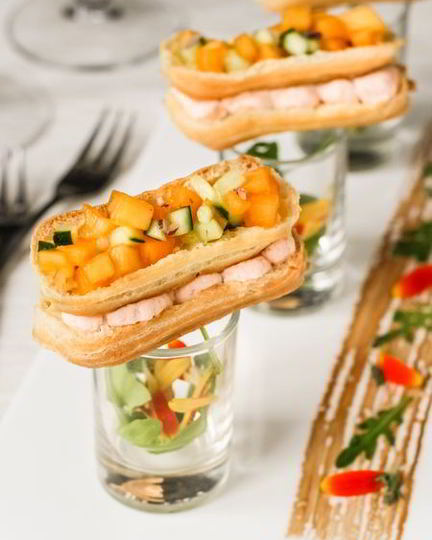 Рецепт эклеров с креветочным кремом и тартаром из хурмы