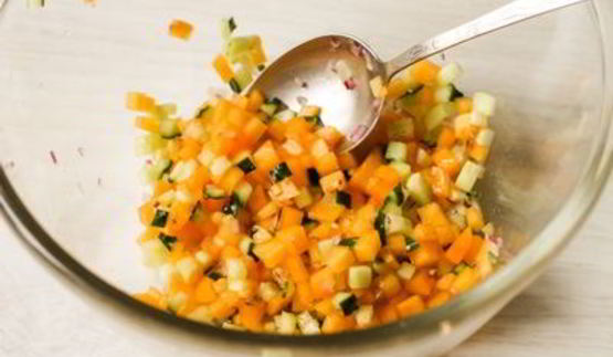 эклеры с креветочным кремом и тартаром из хурмы