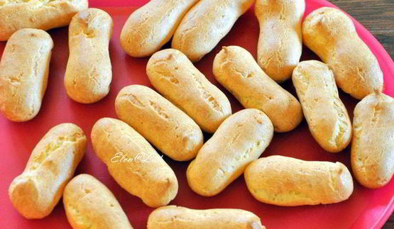 эклеры с шоколадным кремом, карамелью и миндалем