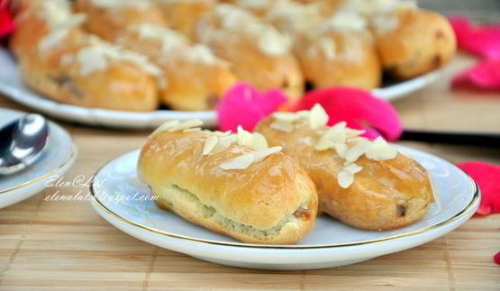 эклеры с шоколадным кремом, карамелью и миндалем