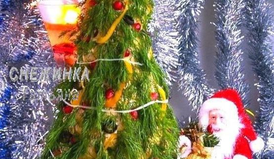 закусочный торт новогодняя елка из профитролей и сливочного крем-мусса с семгой