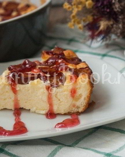 Рецепт творожной запеканки со сливами