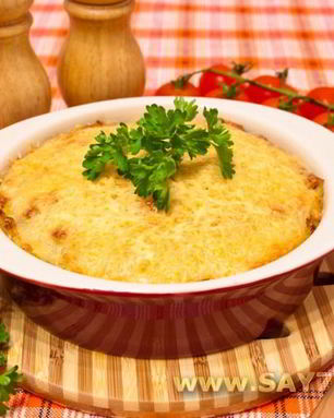 Запеканка с куриным филе, грибами и картофельным пюре