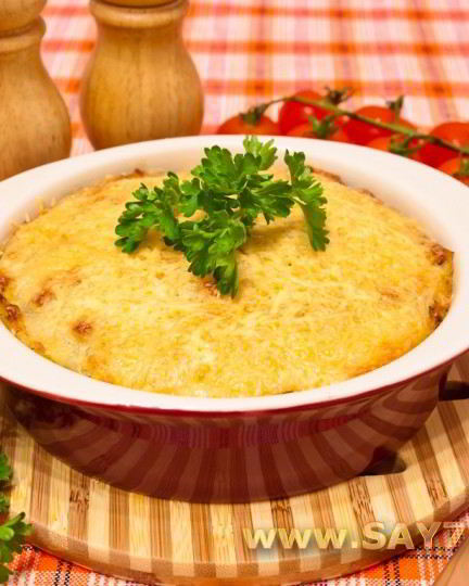 Рецепт запеканки с куриным филе, грибами и картофельным пюре