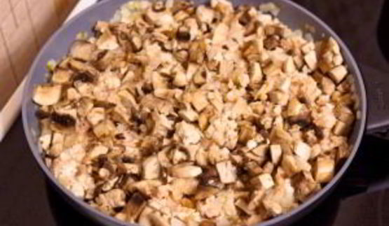 запеканка с куриным филе, грибами и картофельным пюре