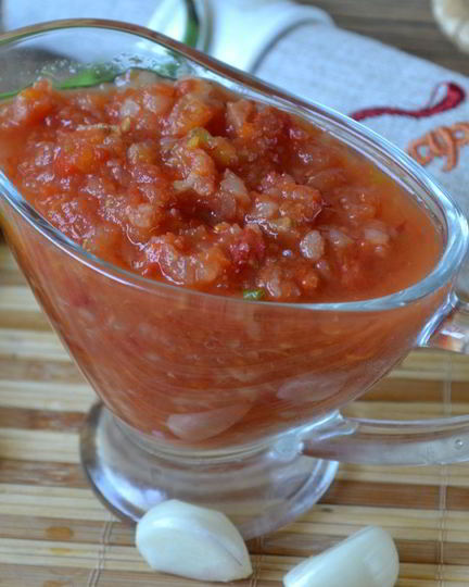 Рецепт аджики с яблоками и помидорами на зиму