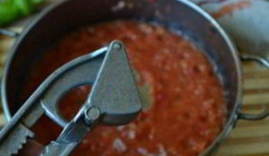 аджика с яблоками и помидорами на зиму